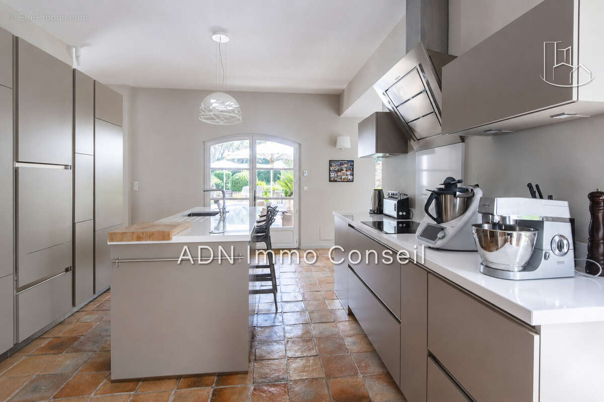Maison 264 m² à Mallemort  - photo 7