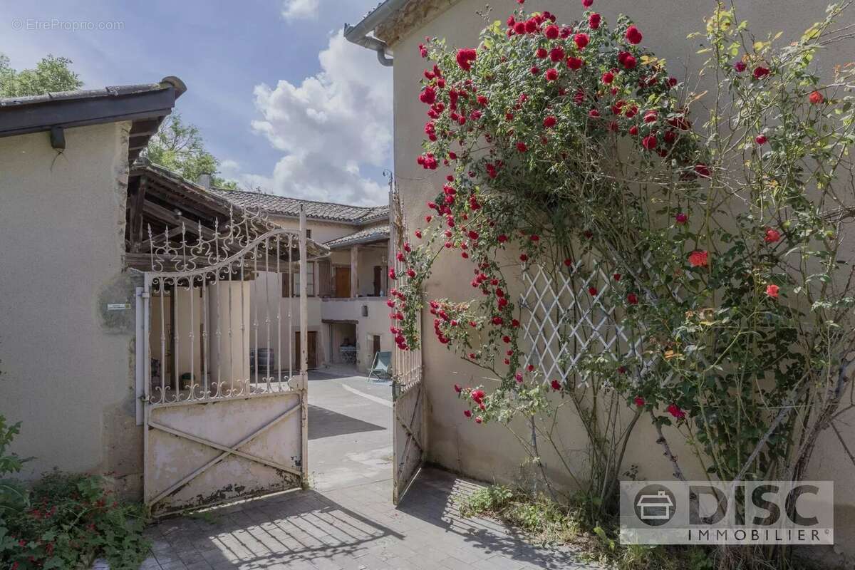 Maison à SAINT-MARTIN-LAGUEPIE