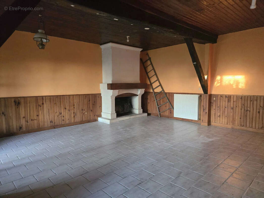 Maison à LUSIGNAC