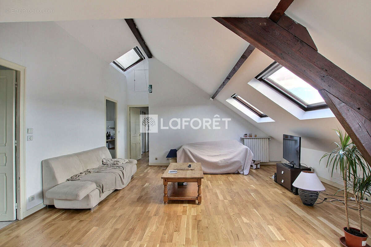 Appartement à COURBEVOIE