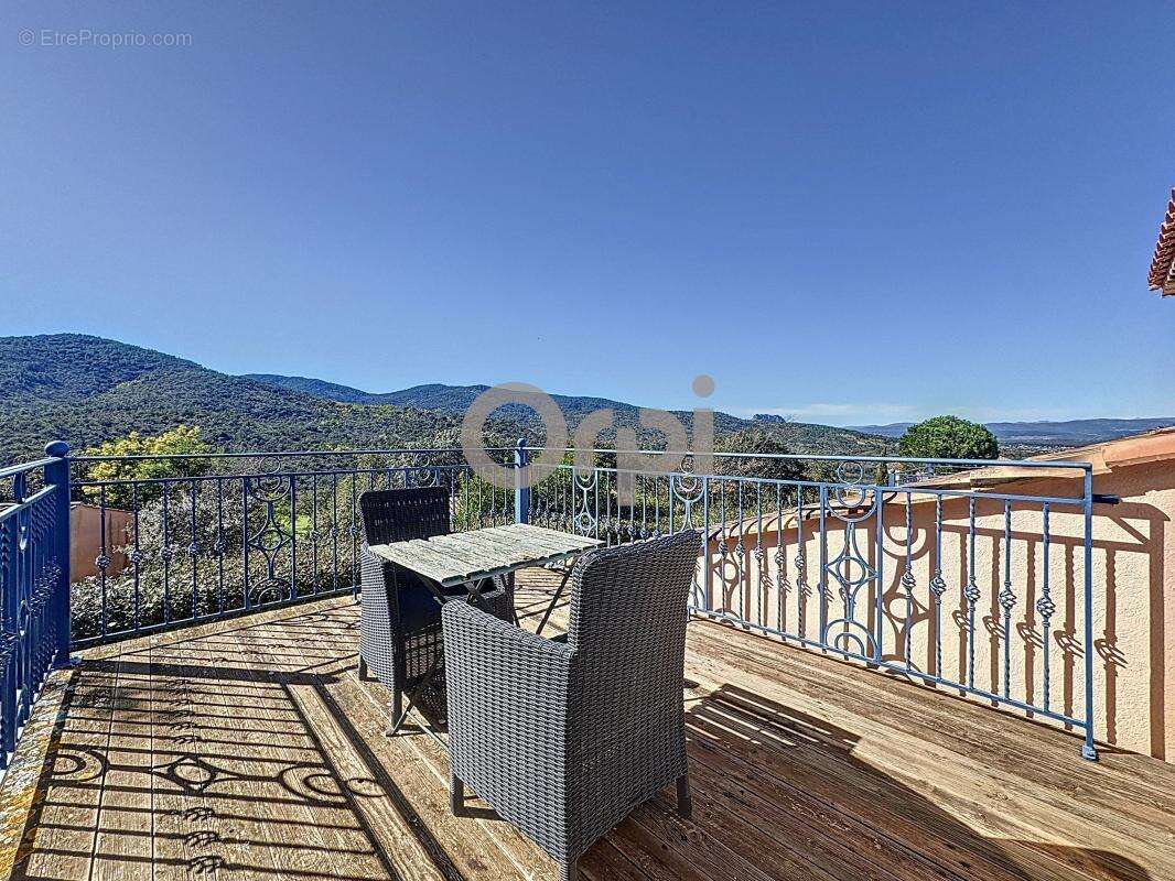 Maison à ROQUEBRUNE-SUR-ARGENS