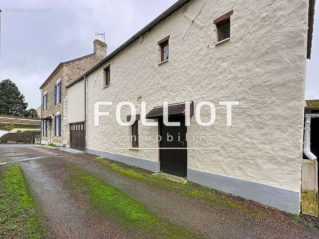 Maison à CLINCHAMPS-SUR-ORNE