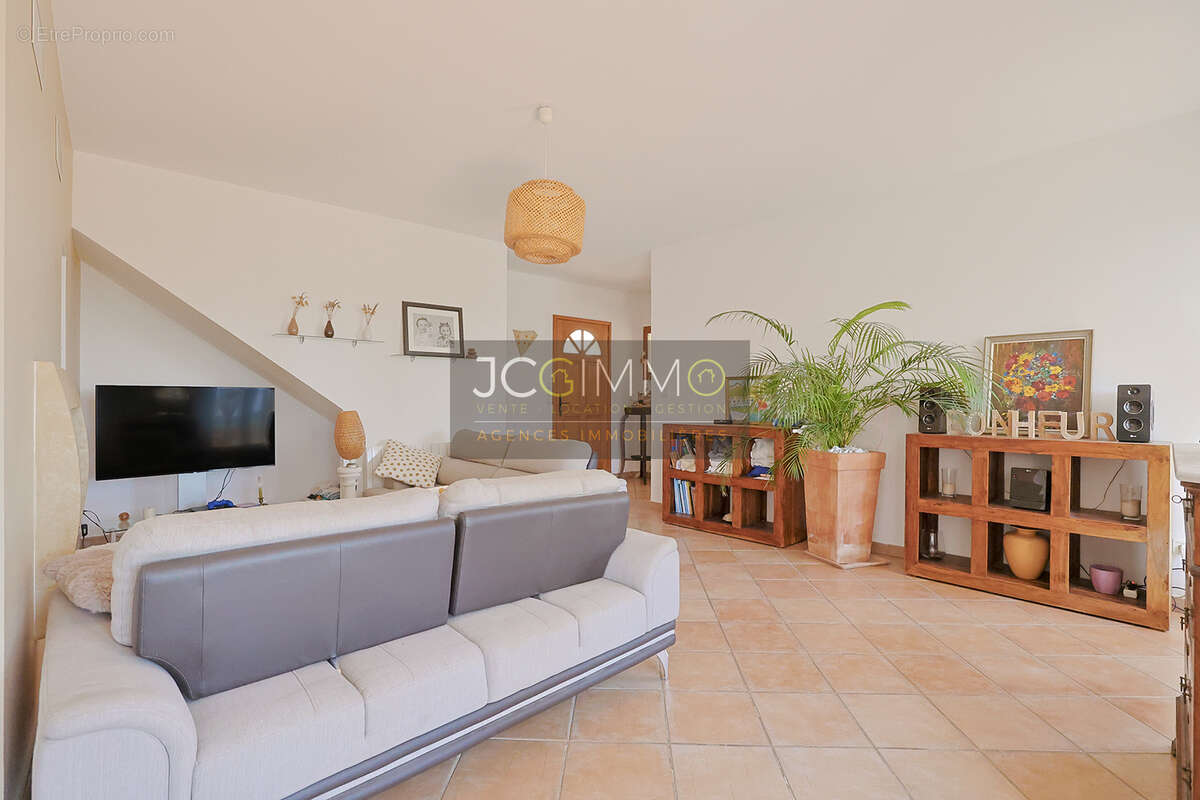 villa individuelle T5 de 117 m2 avec piscine et belle vue dégagée - photo 19
