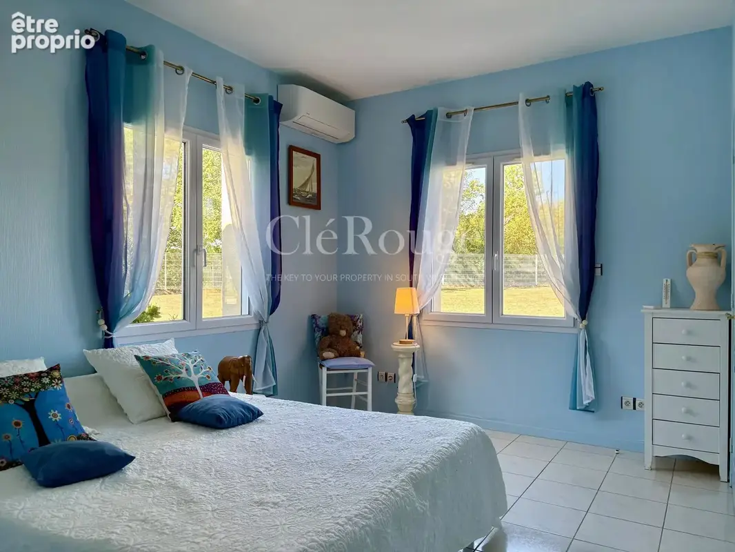 Élégante maison contemporaine avec piscine chauffée, beaux volumes et 5 400 m² de terrain - photo 14