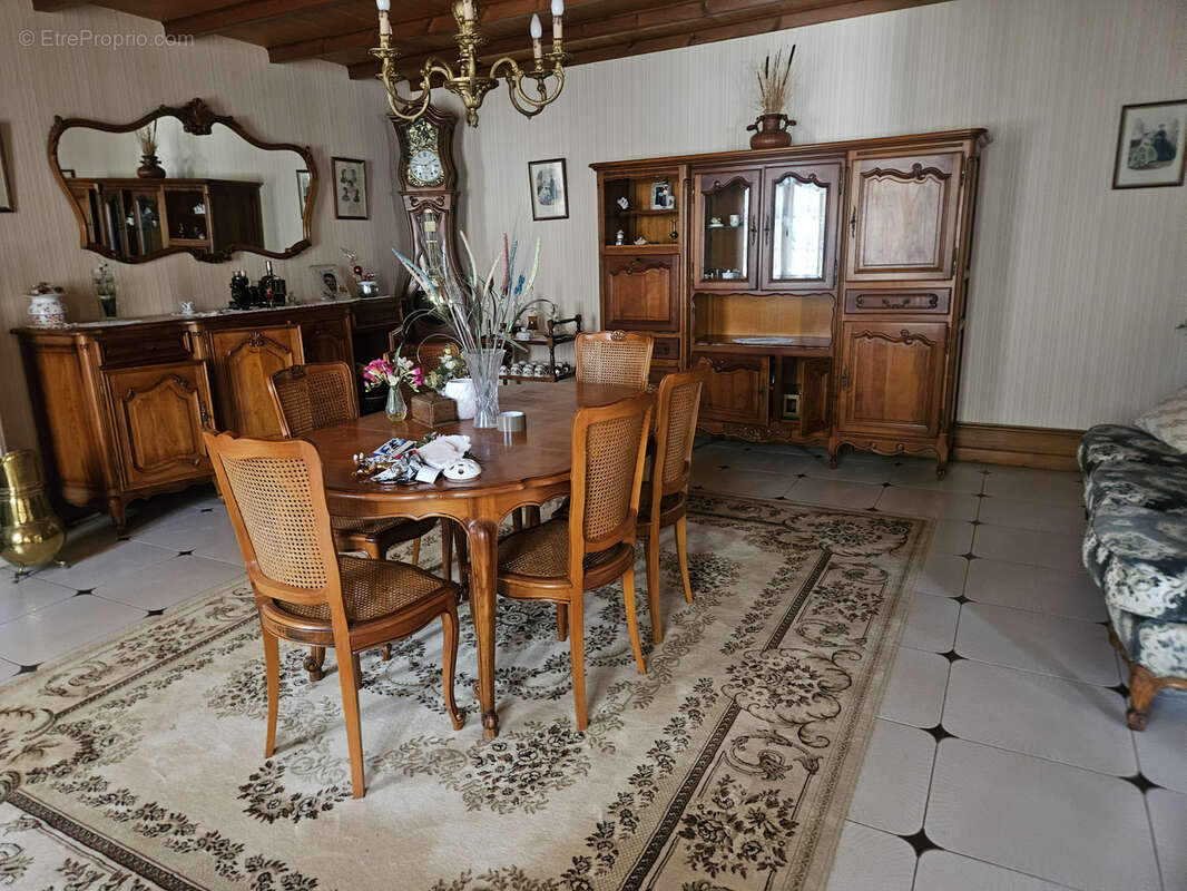 BERNEUIL   Élégante maison charentaise avec dépendances et grand garage - photo 12