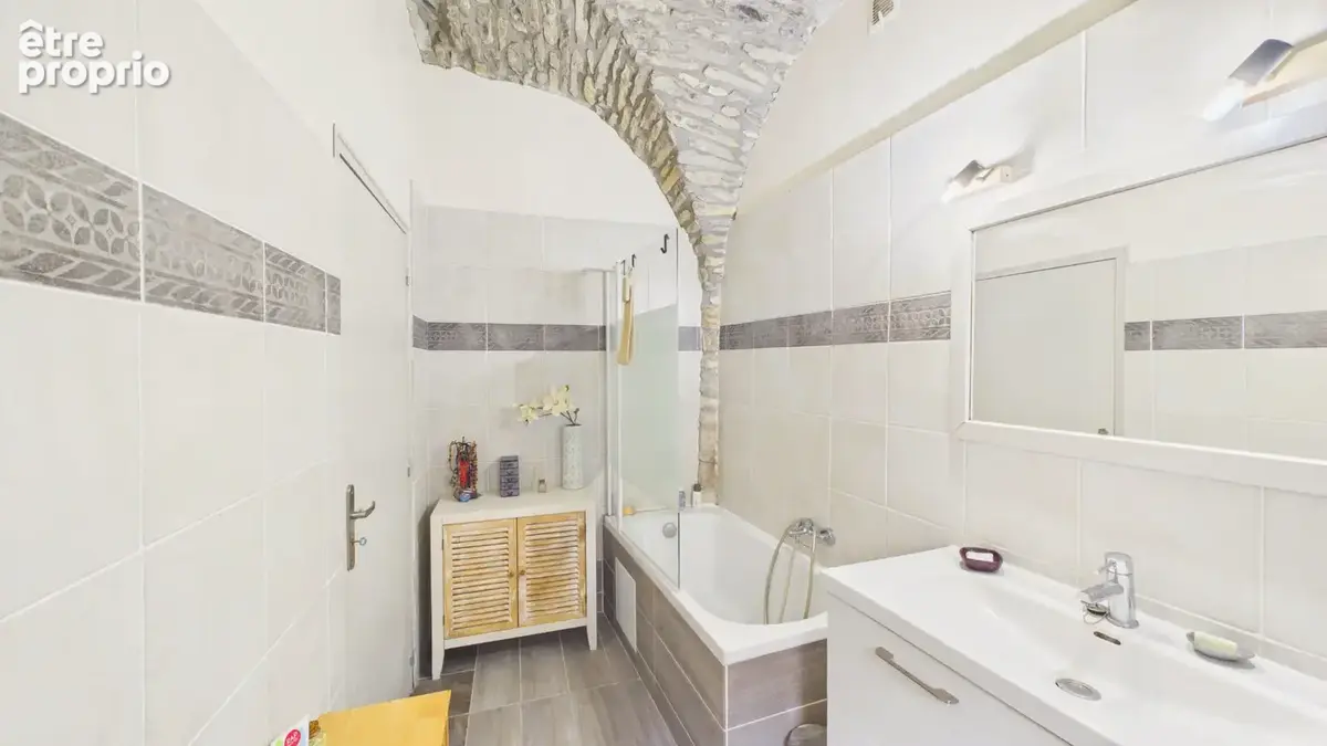 Uchaud , appartement de caractère 86 m² avec cour privative, cave voûtée et 2 chambres - photo 12