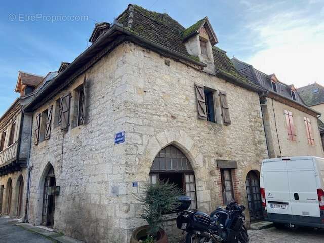 Village médiéval : maison à rénover - photo 2