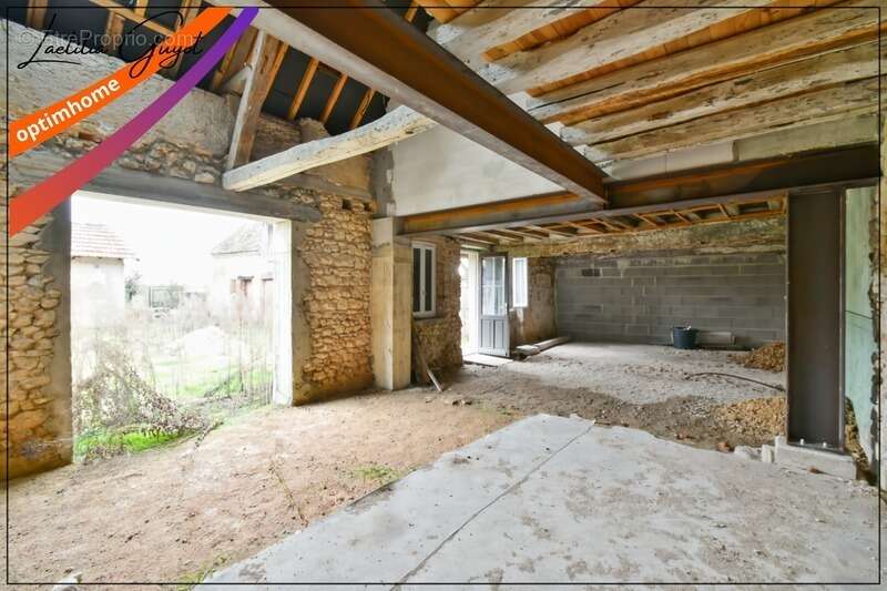 Maison à rénover avec atelier, grange et dépendances – Chemilly (03) - photo 11