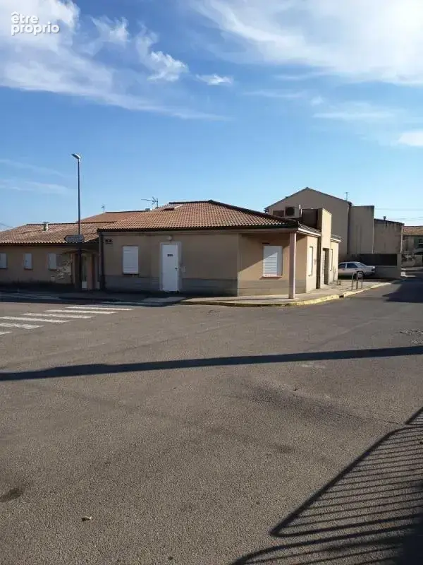 Photo Commerce à Jonquieres-Saint-Vincent au prix de 170 000€
