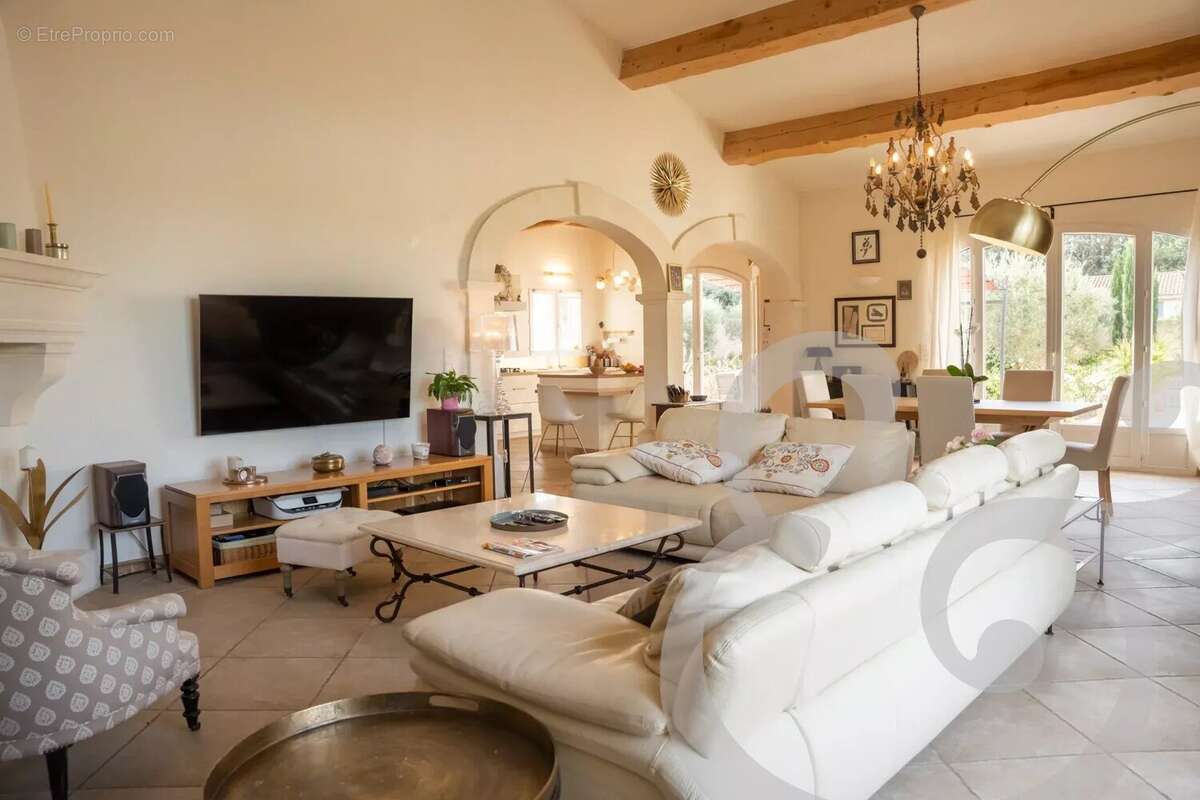 Maison à FONTVIEILLE