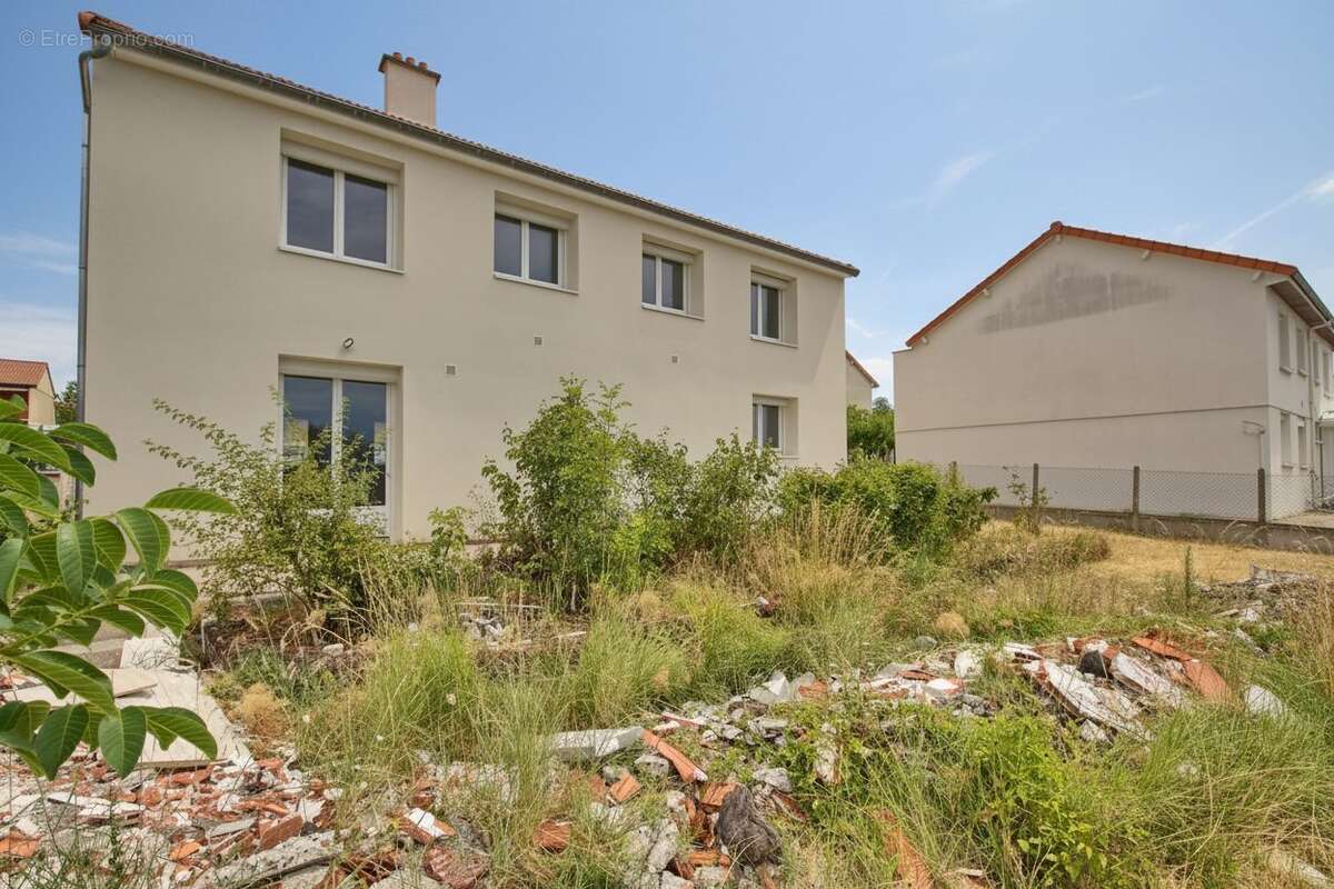 Maison 129 m² à Le Cendre  - photo 7