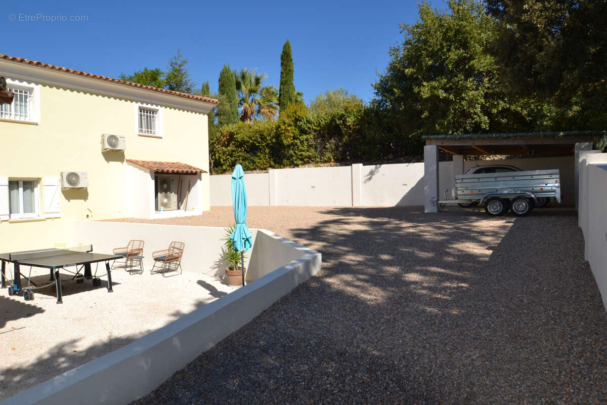 Maison à BAGNOLS-EN-FORET