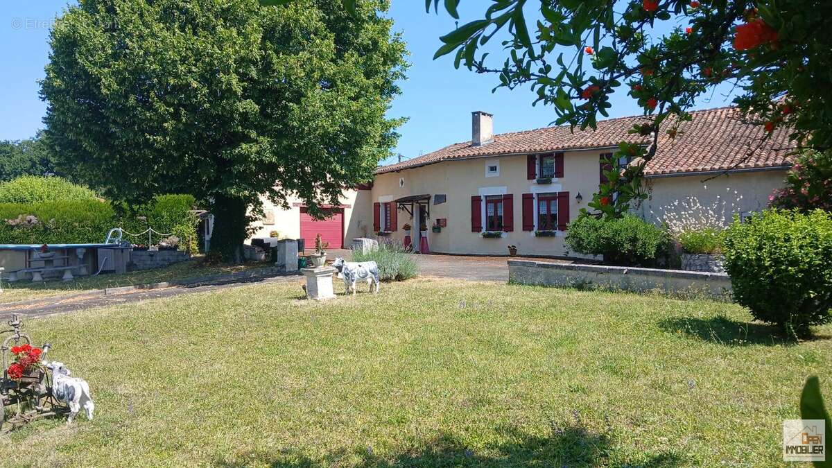 Maison à COURGEAC