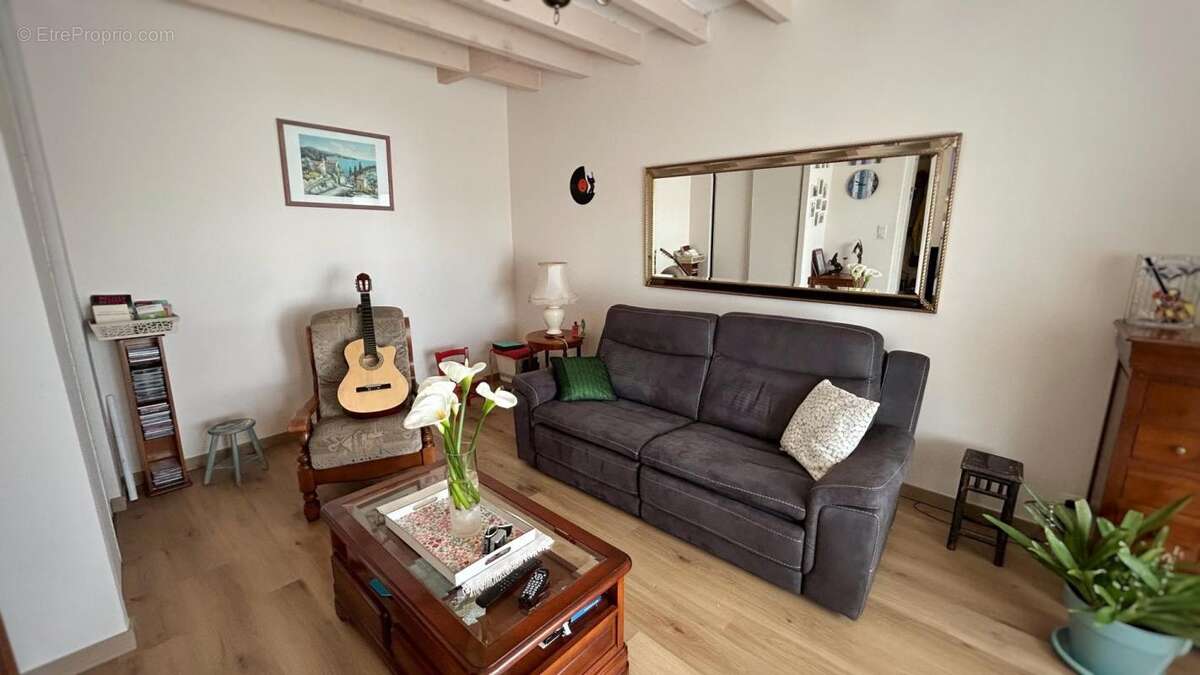 Maison à COURRENSAN