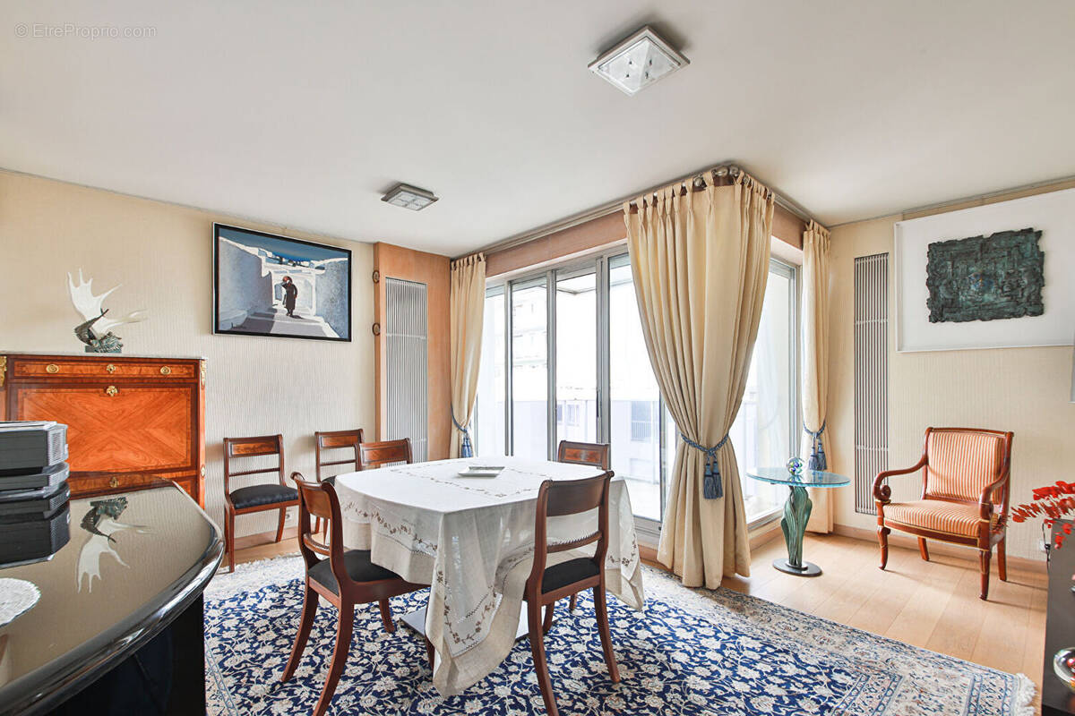 Photo Appartement à Paris-15e au prix de 738 000€
