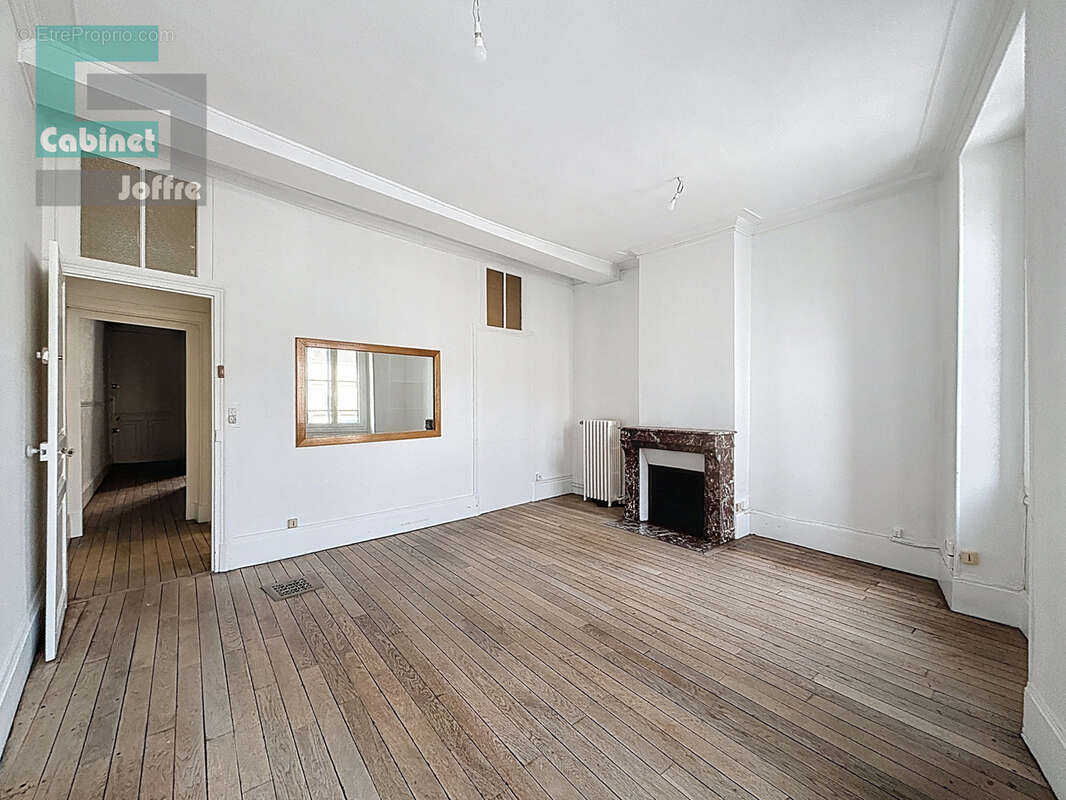 Appartement à FONTAINEBLEAU