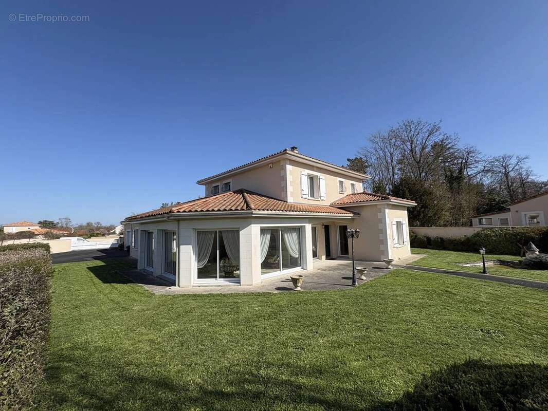 Maison à NEUVILLE-DE-POITOU