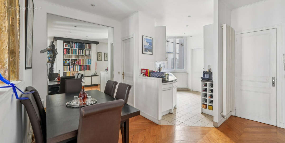 Appartement à PARIS-8E