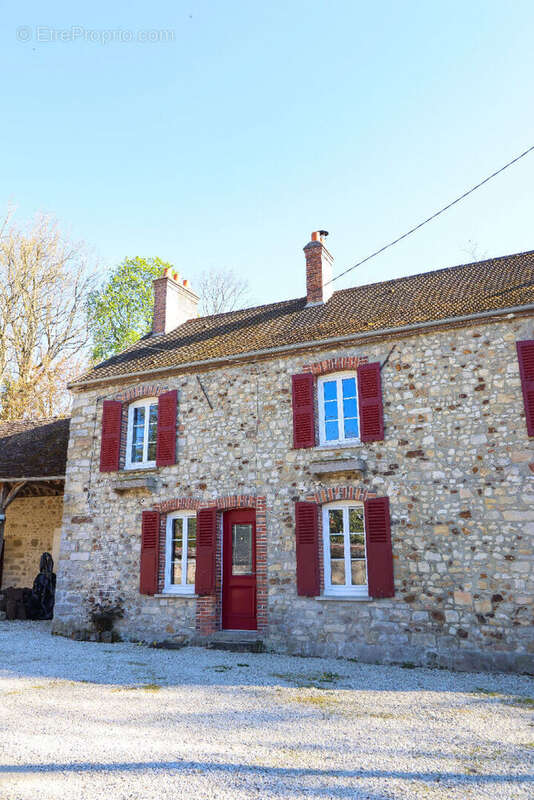 Maison à DORMELLES