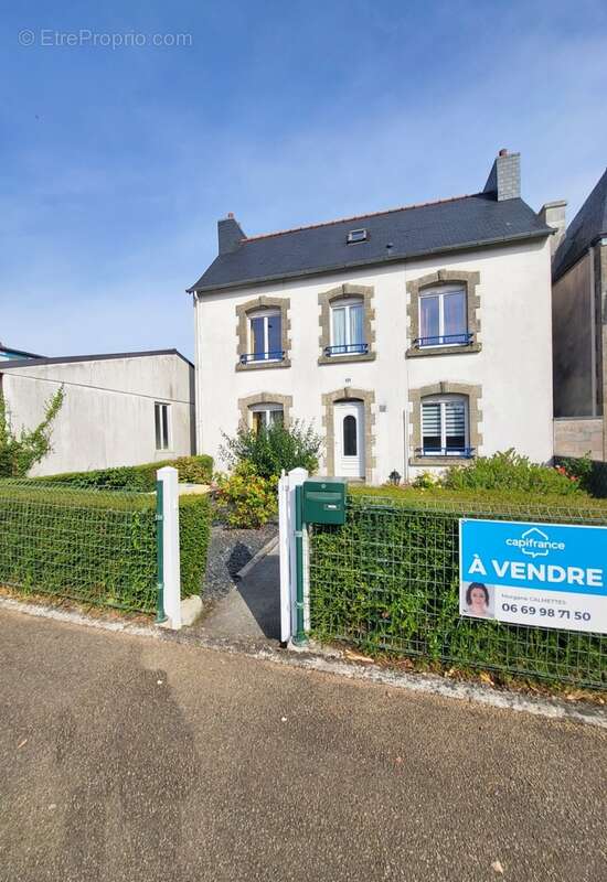 Maison traditionnelle à vendre 6 pièces LANVEOC (29) - photo 2