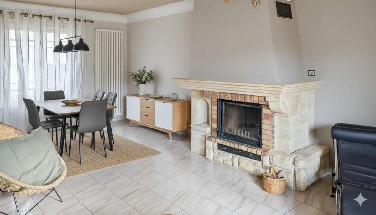 Maison à SAINT-LAURENT-DE-LA-SALANQUE