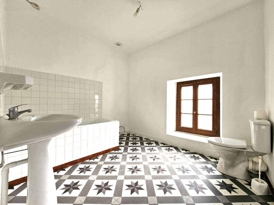 Maison à VILLENEUVE-LE-COMTE