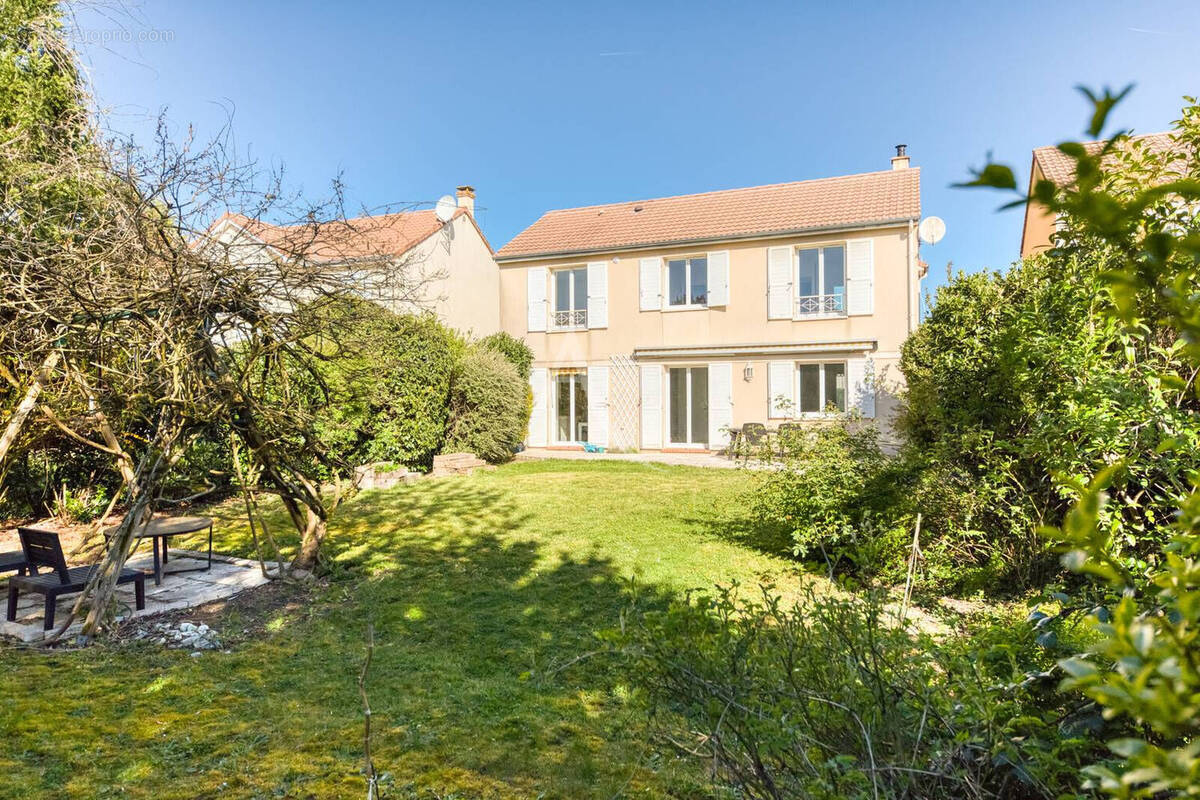 Maison à OZOIR-LA-FERRIERE