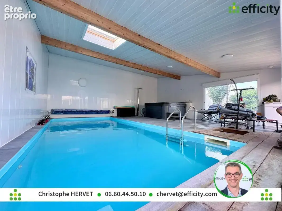Maison 230 m² à Champniers  - photo 4
