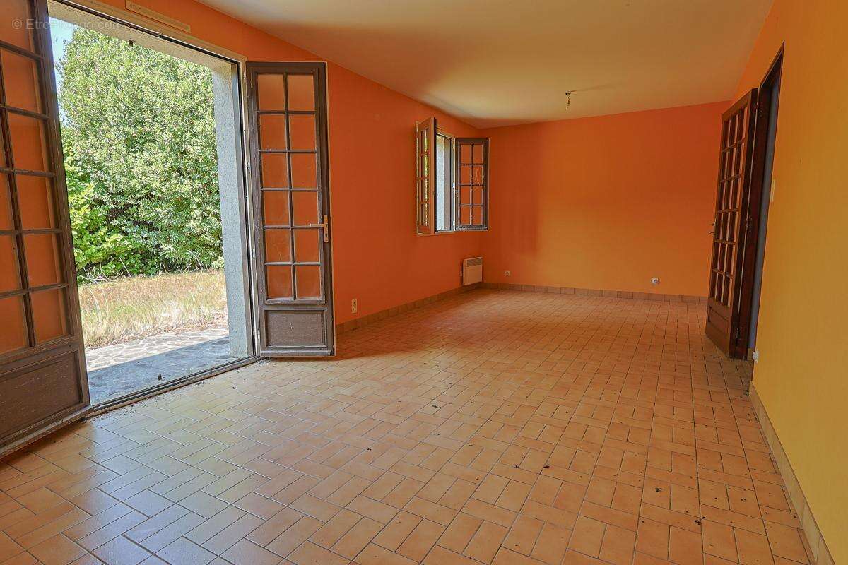 Maison - 107 m² - Isigny-le-Buat (50) - photo 2