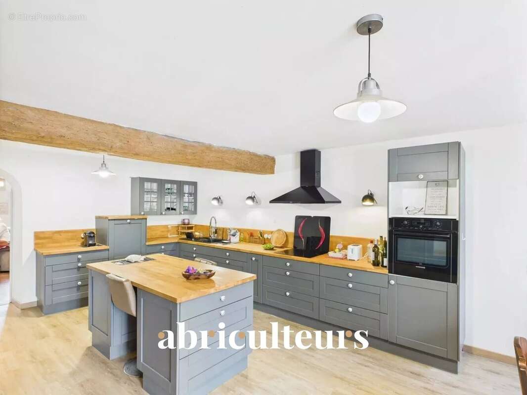 Maison à VILLENEUVE-LA-COMTESSE