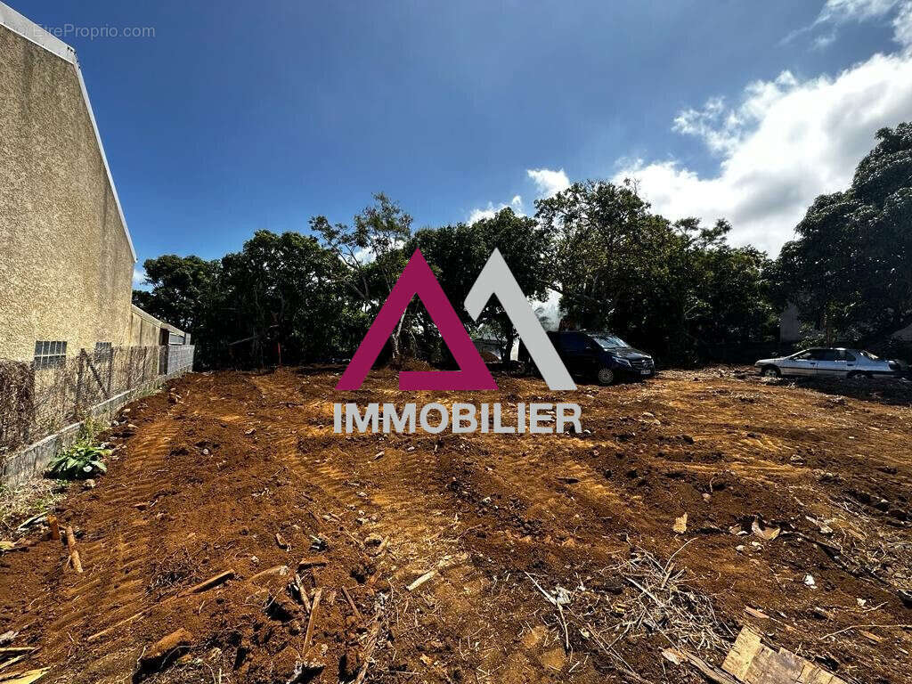 Terrain à SAINT-PIERRE