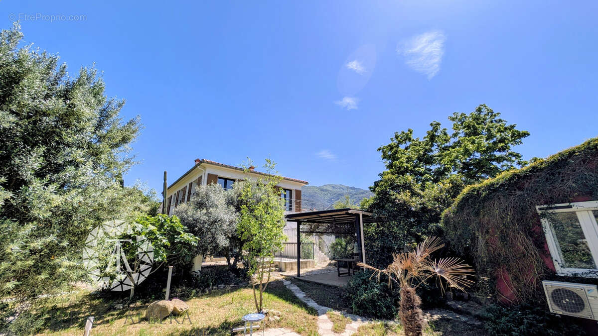 Maison à LAROQUE-DES-ALBERES