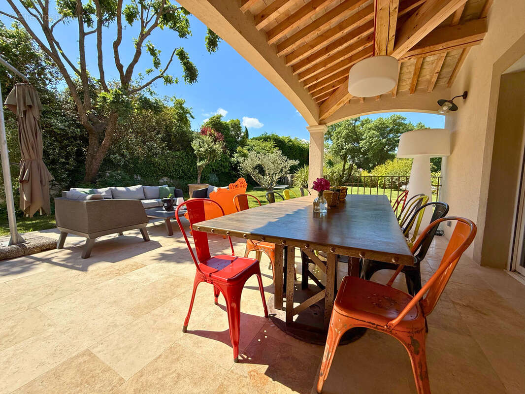 Maison à LE PUY-SAINTE-REPARADE