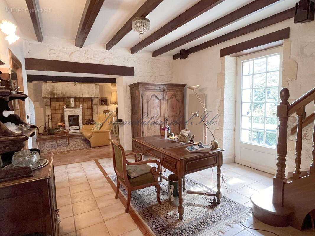 Maison à PAUSSAC-ET-SAINT-VIVIEN