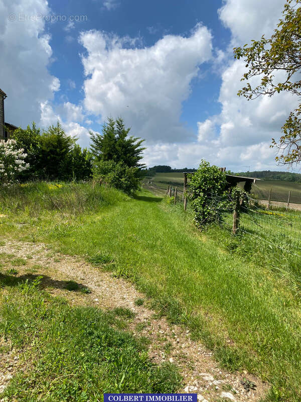 Maison de village avec dépendances à ,rénover à PREHY - photo 8
