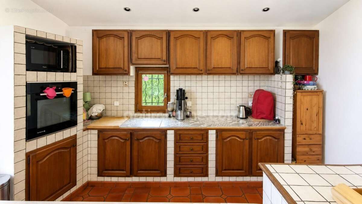 A Vendre Maison 237 m² double habitation possible et terrain arboré MEZEL (04) - photo 7