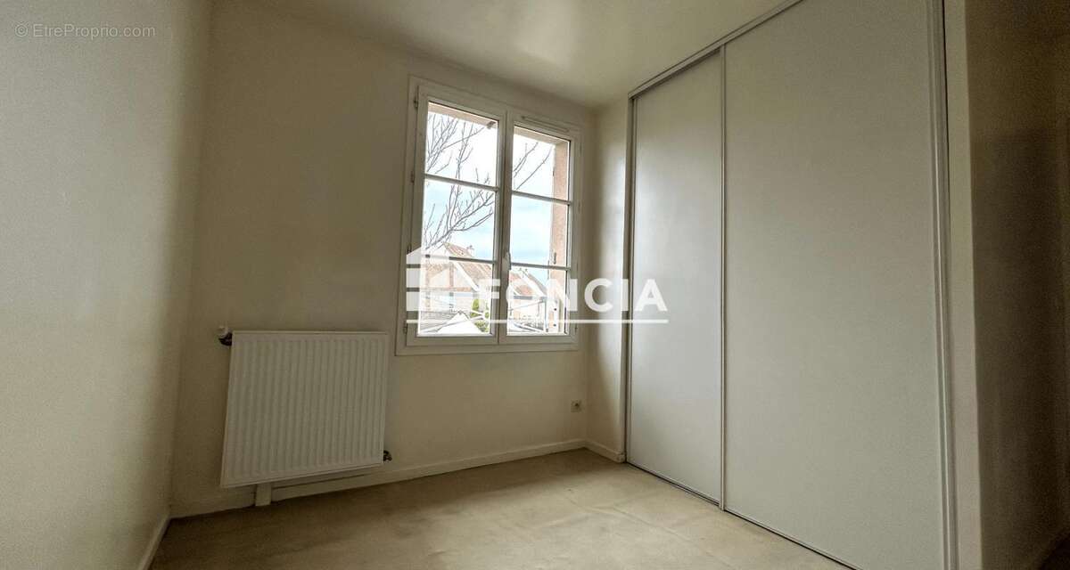 Maison à LE COUDRAY-MONTCEAUX