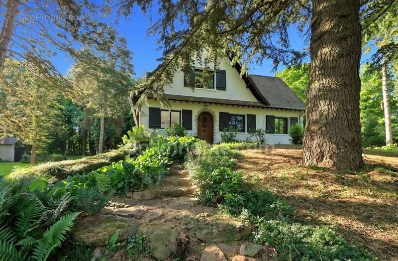 Maison à NESLES-LA-VALLEE