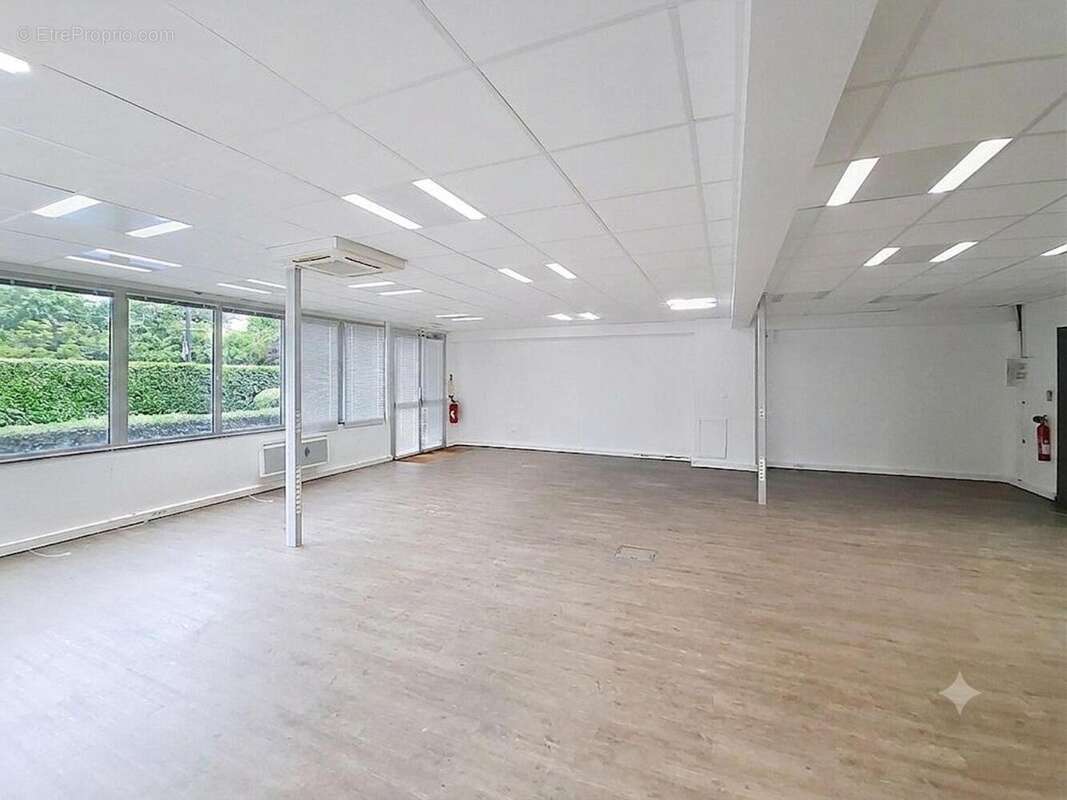 Commerce 393 m² à Massy  - photo 4