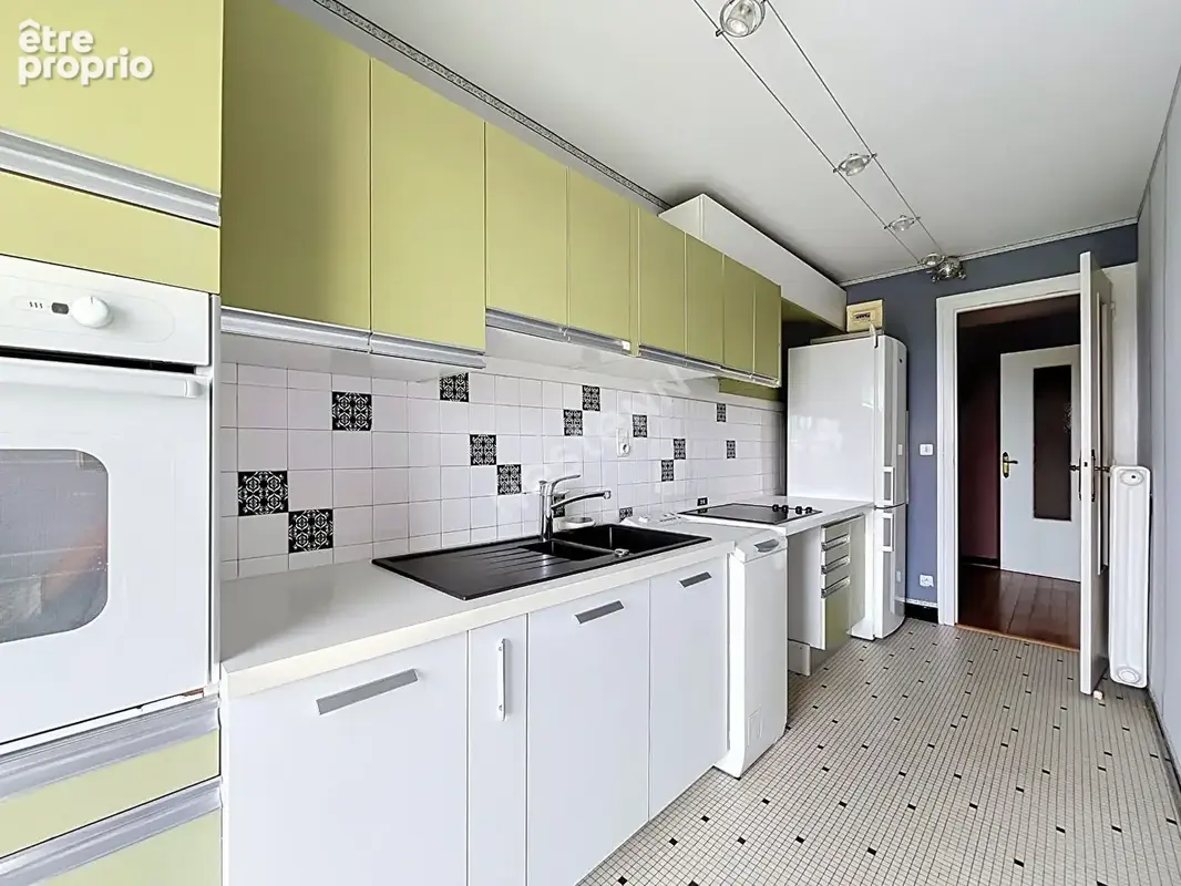 Nantes Rond-Point de Rennes - Appartement T3 de 78m2 / magnifique vue / traversant / 2 terrasses / garage et cave / - photo 5