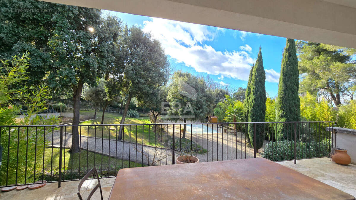Vernègues - Entre Aix-enProvence et Avignon. - photo 2