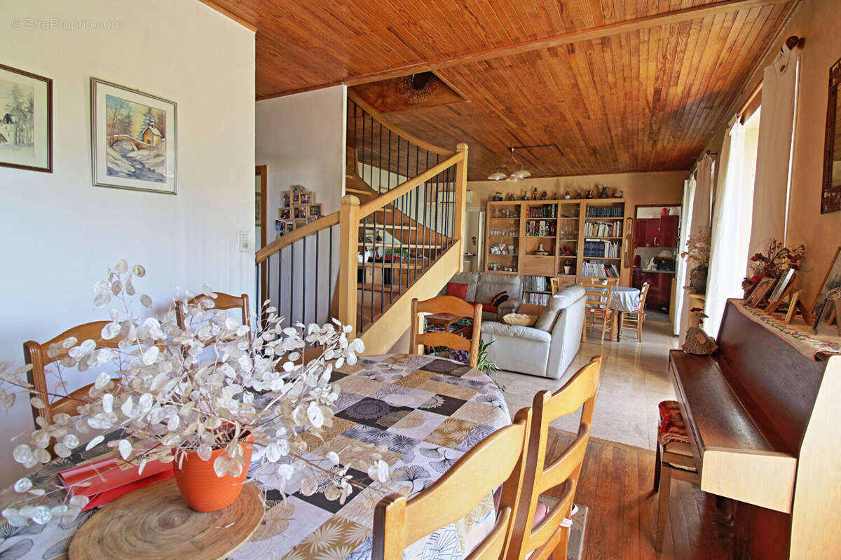 Maison La Cote Saint Andre 5 pièce(s) 158 m2 - photo 7