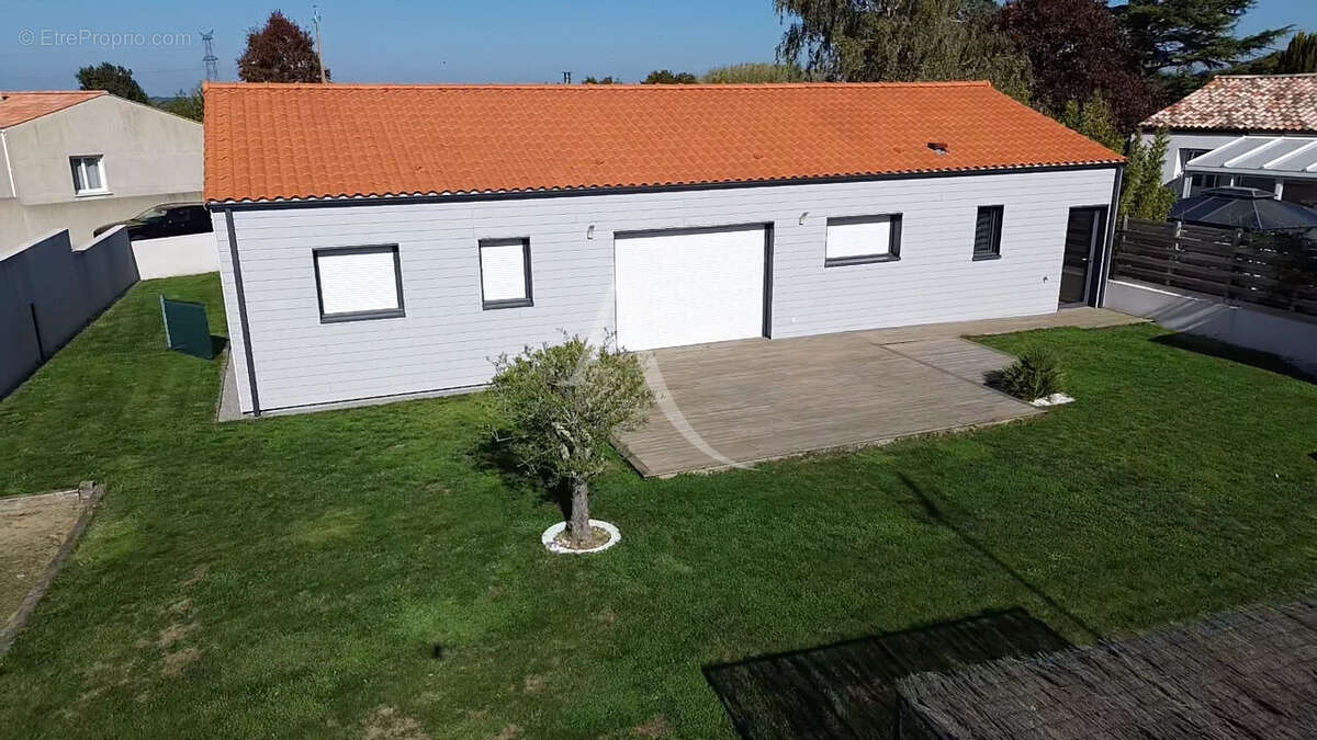 Maison à LA CHAPELLE-PALLUAU