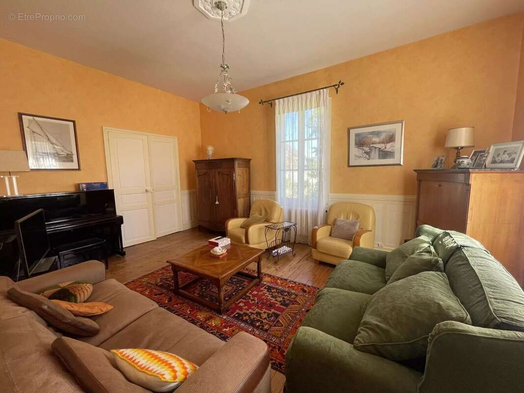 Maison à MONTREUIL-BELLAY