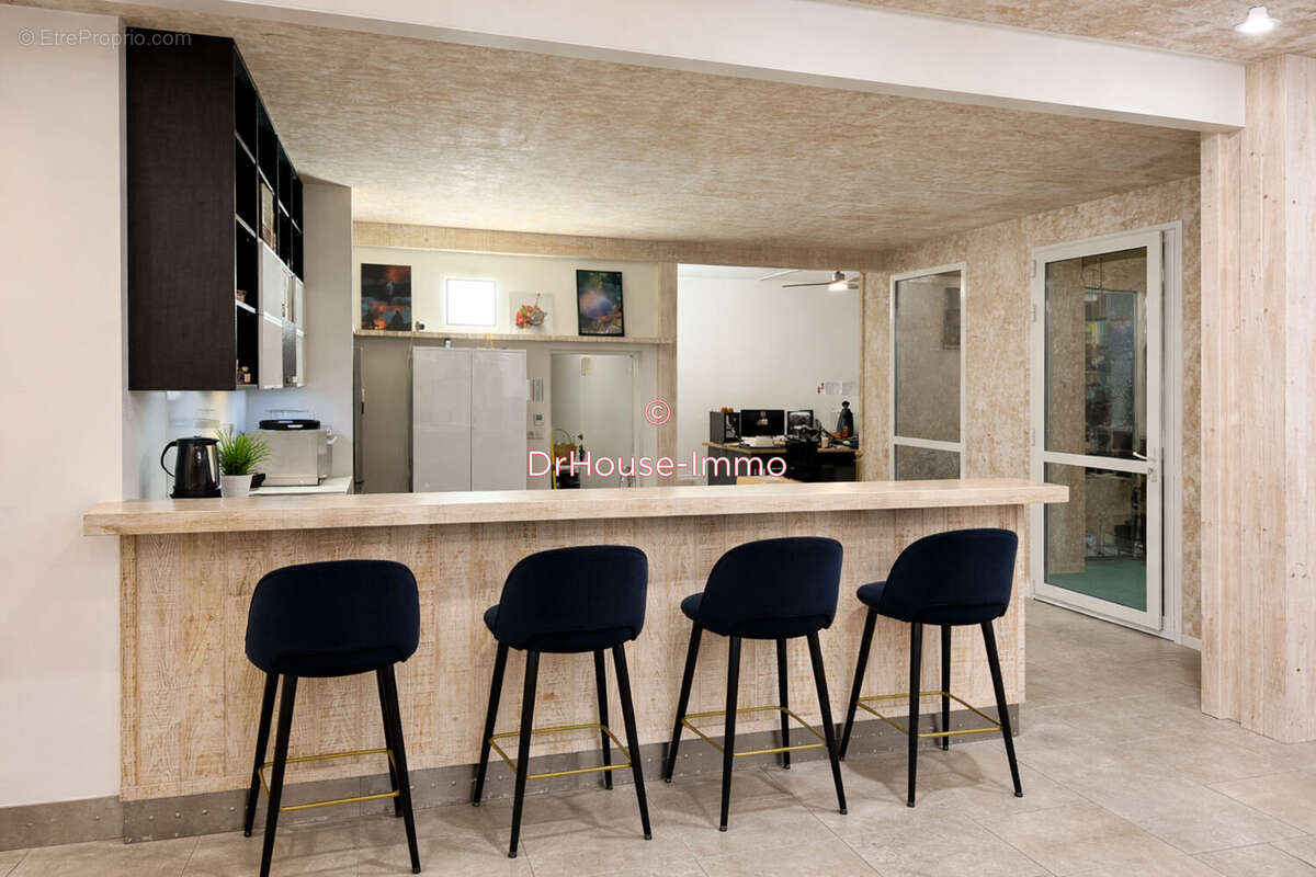 Commerce 415 m² à Rodez  - photo 4