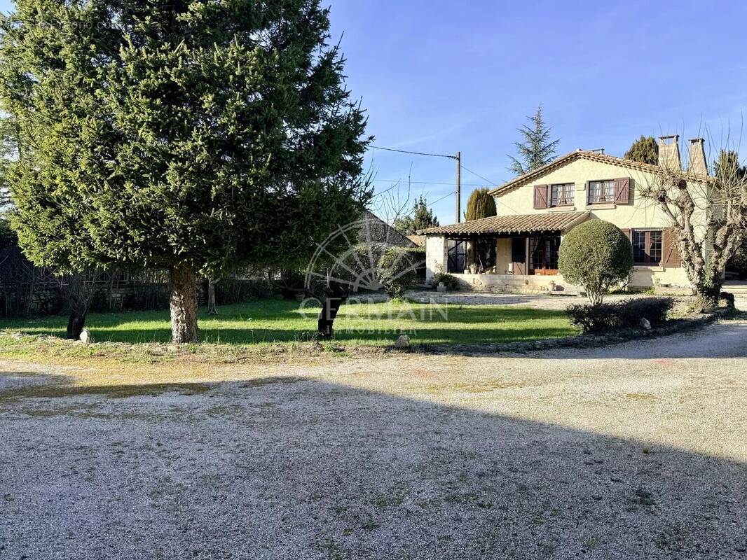 Maison à L'ISLE-SUR-LA-SORGUE