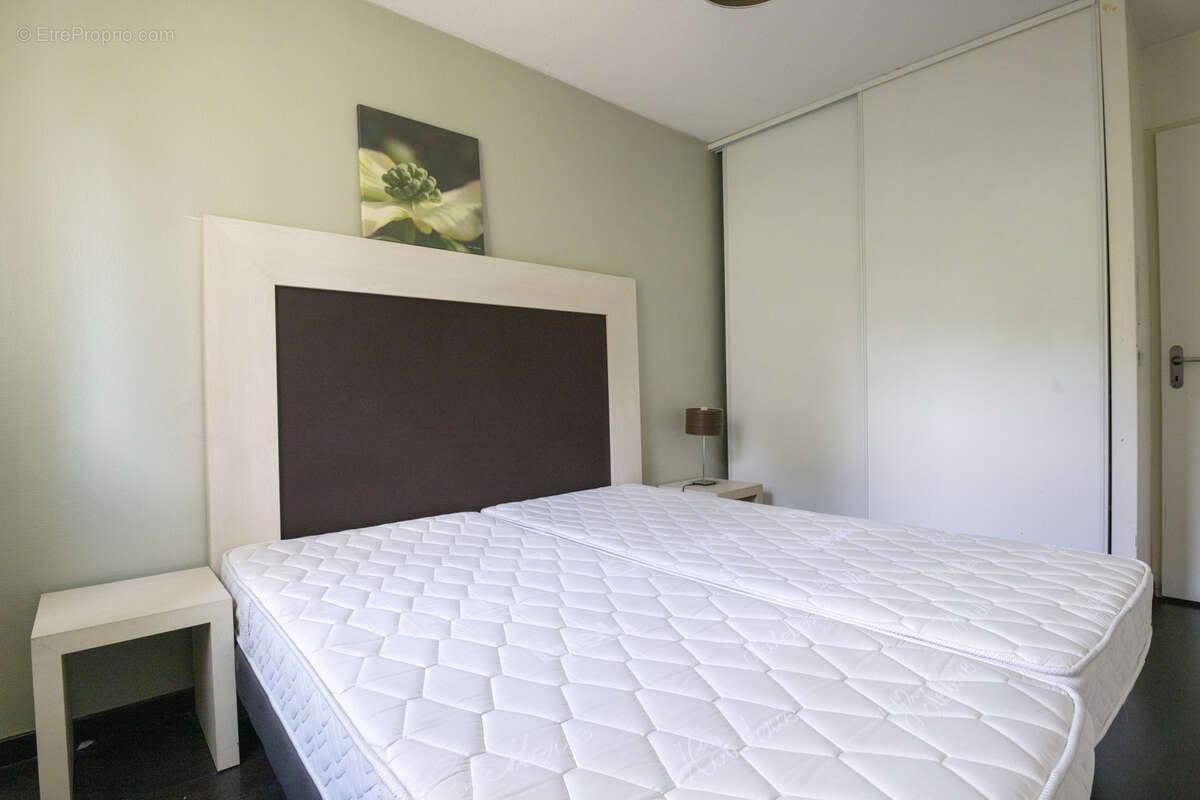 Appartement à SAINT-JEAN-D'ILLAC