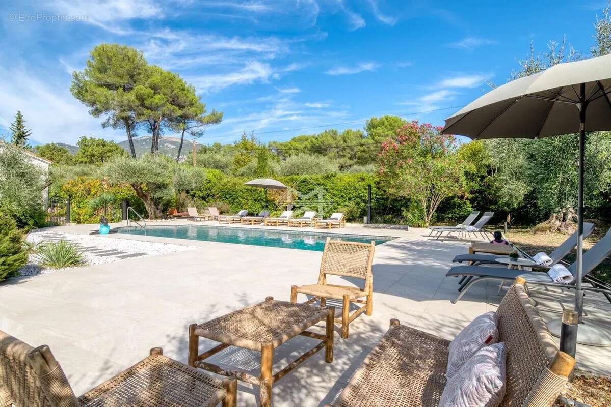 Maison à ROQUEFORT-LES-PINS