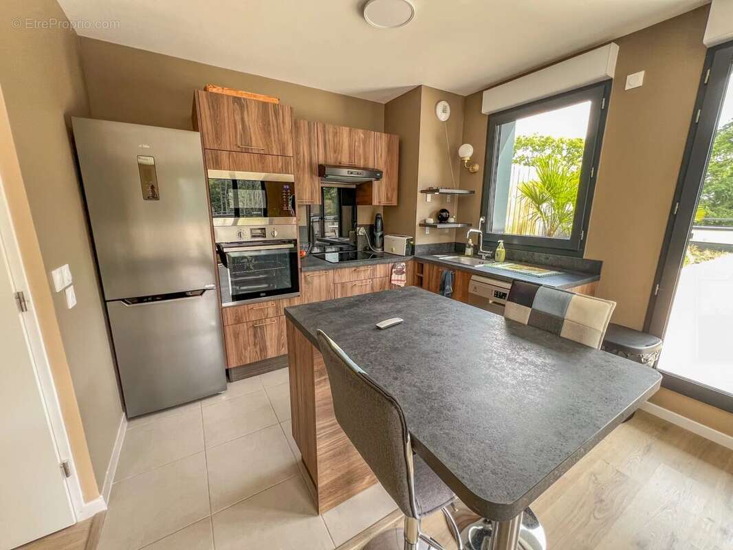 Appartement à LE MESNIL-SAINT-DENIS