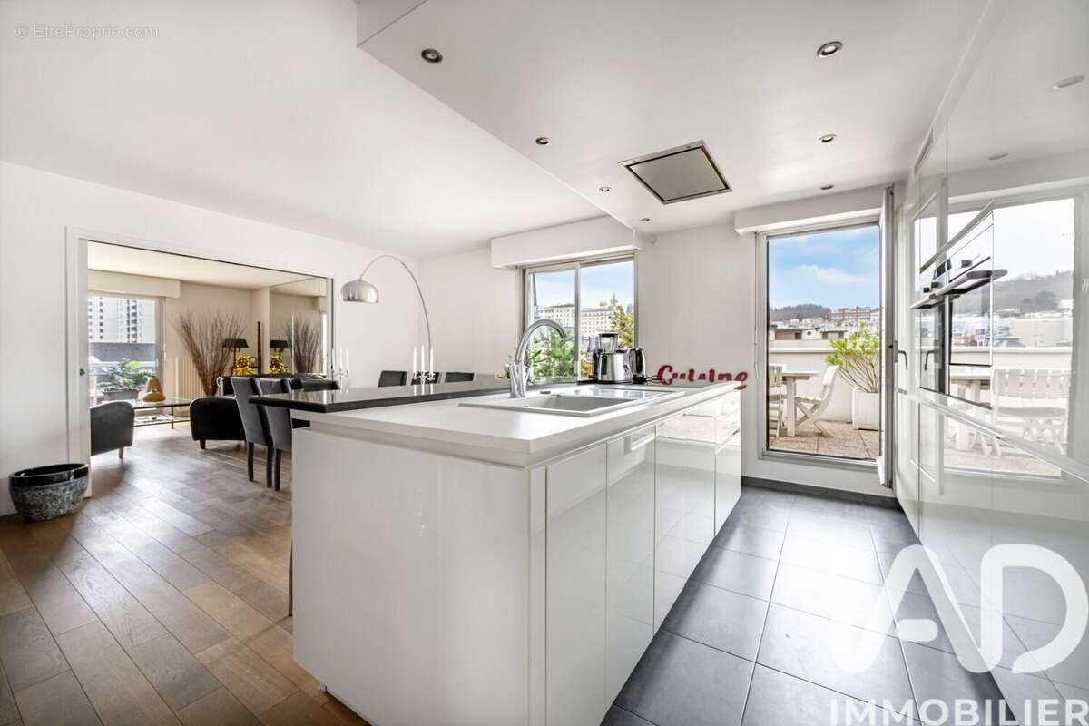 Photo 2 - Appartement à SURESNES